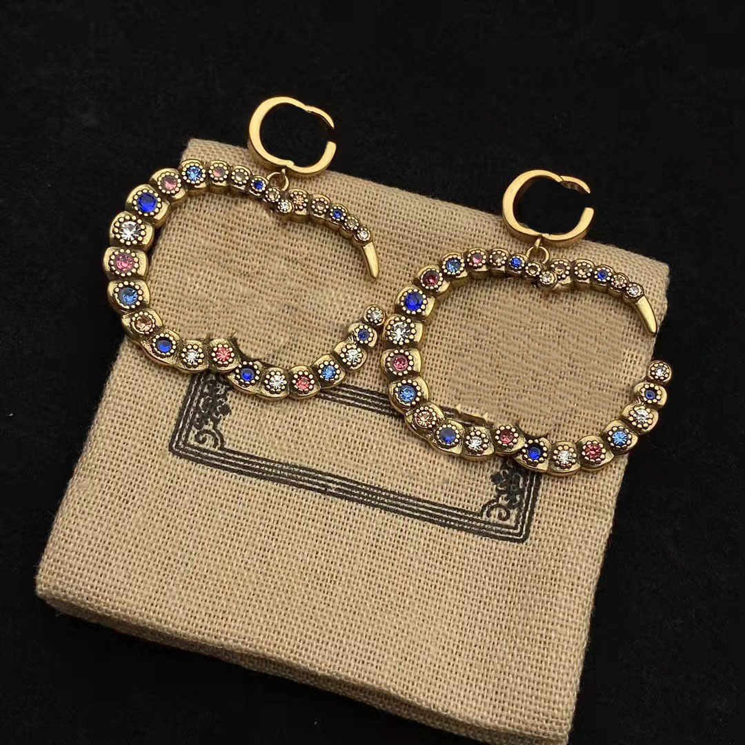 Designer earrings new hoop fashion brand earring color diamond double letter brass material personality womens wedding party designers jewelry
Designer earrings new hoop fashion brand earring color diamond double letter brass material personality womens wedding party designers jewelry