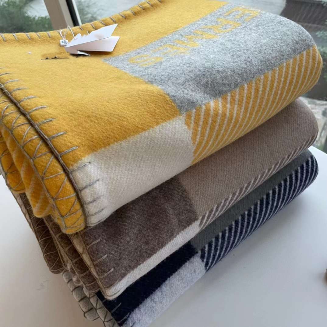 2022 NEW Thick Home Sofa Good Quailty 3 Colors Blanket CUSHION TOP Selling Big Size Wool lot colors Please leave Message To Me
2022 NEW Thick Home Sofa Good Quailty 3 Colors Blanket CUSHION TOP Selling Big Size Wool lot colors Please leave Message To Me