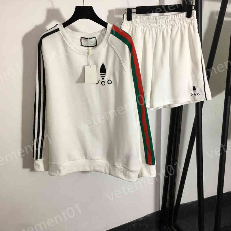 Designer Tracksuits Women Sweatshirt Shorts Two Piece Suit GU Embroidery Brand Sweatsuits
Designer Tracksuits Women Sweatshirt Shorts Two Piece Suit GU Embroidery Brand Sweatsuits