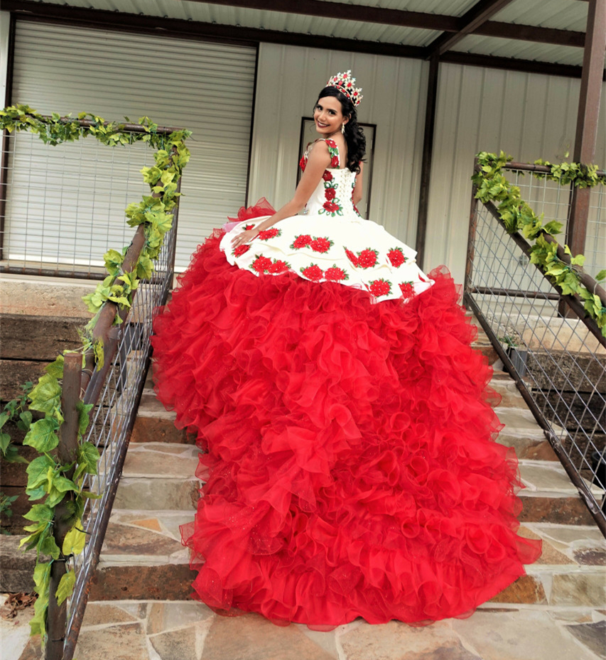 Mexican Style White with Red Roses Quinceanera Dresses 2022 Luxury Prom Ball Gown Ruffles Tiers Skirt Floral Lace Appliqued Charro Sweet 15 Dress Vest