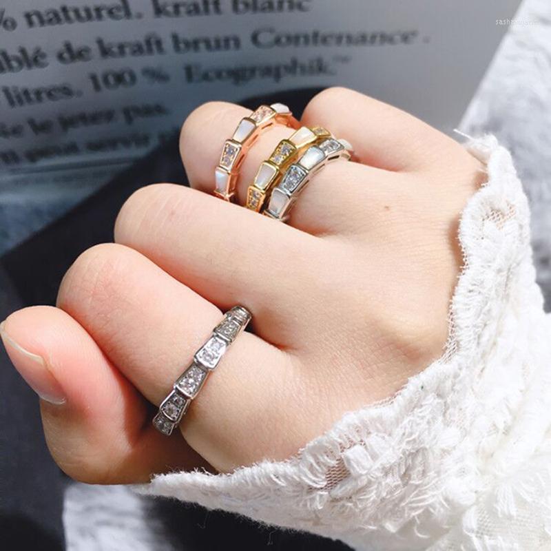 Pendant Necklaces European Exquisite Jewelry 925 Sterling Silver White Fritillary Snake Bone Ring Men And Women Luxury Fashion Brand
Pendant Necklaces European Exquisite Jewelry 925 Sterling Silver White Fritillary Snake Bone Ring Men And Women Luxury Fashion Brand