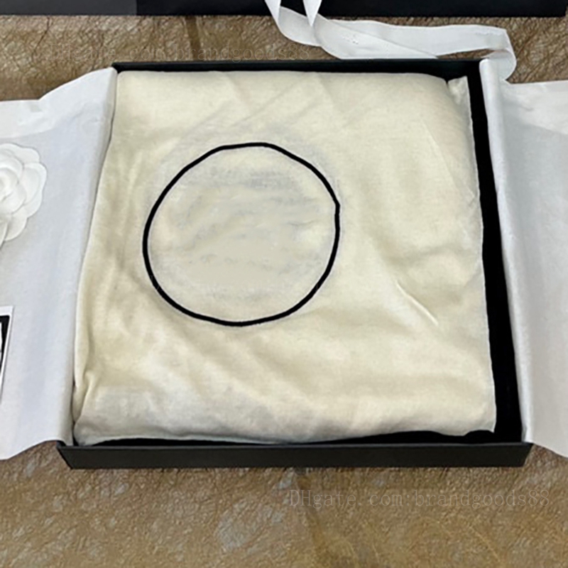 White Plain High quality Fashion luxury scarves C Cashmere brand embroidery Autumn Winter Designer Scarf shawl for women classic warm Wholesale Stole Cashmere
White Plain High quality Fashion luxury scarves C Cashmere brand embroidery Autumn Winter Designer Scarf shawl for women classic warm Wholesale Stole Cashmere