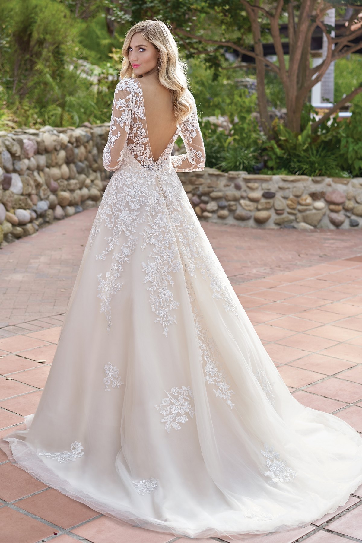 Rustic Lace Country Wedding Dress Sexy Backless Appliques A Line Long Sleeves Bridal Gowns