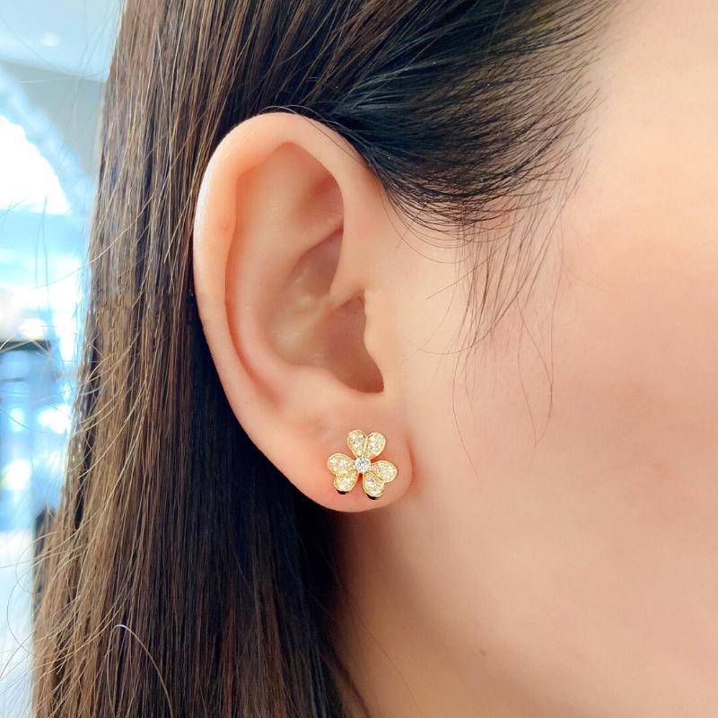 Stud High Qulity Classic Europ Jewelry Earrings For Women Gold Color Flowers Sweet Romantic Luck Clover Ear StudStud