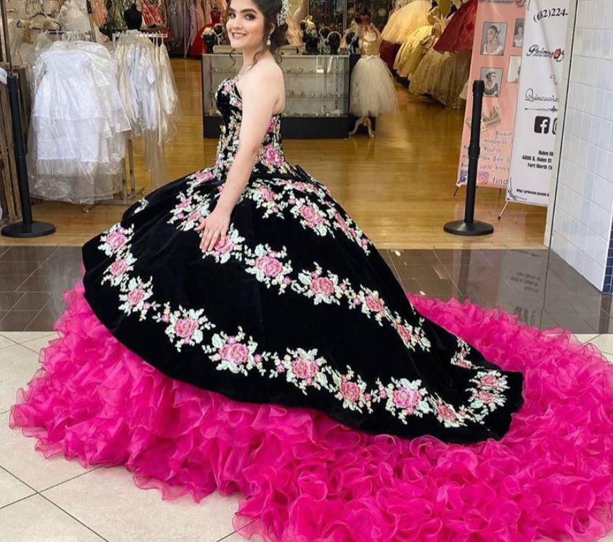 Vintage Charro Quinceanera Dresses Floral Embroidered Ruffle Mexican Style Sweet 15 Dress 16 Years Girls Corset Fuchsia And Black Masquerade Prom Ball