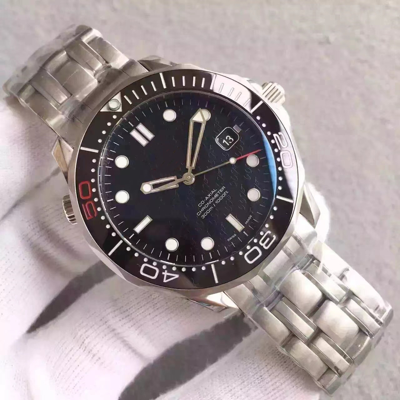 Om produced 007 diving watch equipped with 2824 movement sapphire glass mirror ceramic bezel steel case watchband waterproof function, As shown
Om produced 007 diving watch equipped with 2824 movement sapphire glass mirror ceramic bezel steel case watchband waterproof function, As shown