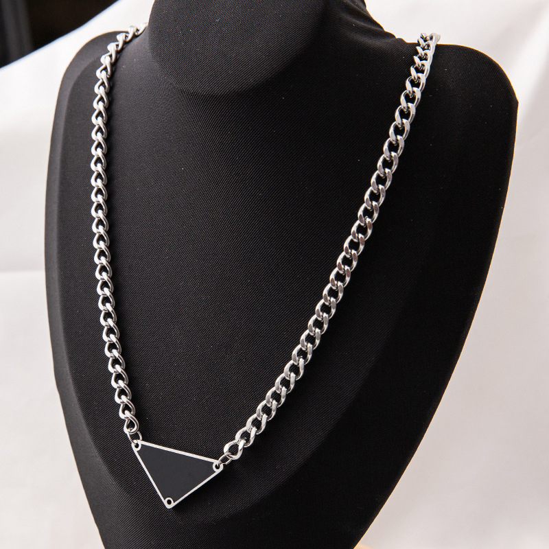 Triangle Necklace Men and Women Geometric Cuban Chain Designer Letters Fashion Pendant
Triangle Necklace Men and Women Geometric Cuban Chain Designer Letters Fashion Pendant