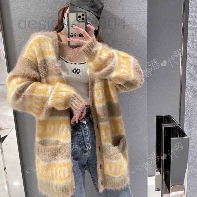 Women's Sweaters designer Miu family 22 autumn women's letter stripe V-neck pocket design fashionable knitted cardigan VPXF