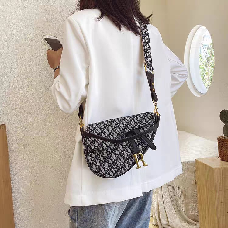 Accessories Saddle bag Luxury crossbody Bags High Quality Unique Chain Shoulder hand bag women men tory designer
Accessories Saddle bag Luxury crossbody Bags High Quality Unique Chain Shoulder hand bag women men tory designer
