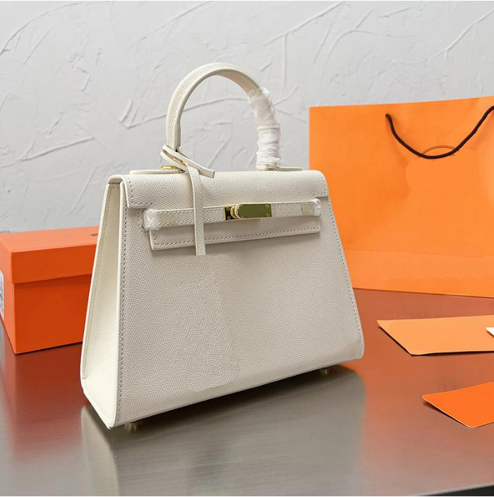 9A designer bag New Fashion Mini Women's handbag 19cm 22cm Real Leather Portable Cowhide Second Generation Single Shoulder Messenger Bag, Grey 25cm
9A designer bag New Fashion Mini Women's handbag 19cm 22cm Real Leather Portable Cowhide Second Generation Single Shoulder Messenger Bag, Grey 25cm