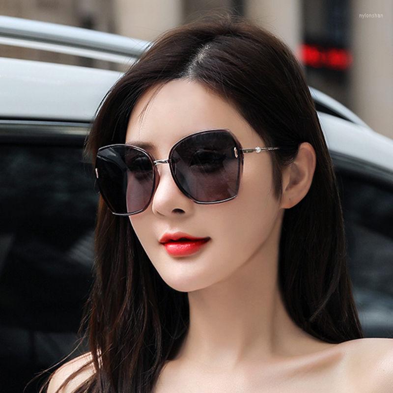 Sunglasses Mirror Classic Large Frame Retro Street Beat Glasses Travel UV400SunglassesSunglasses
Sunglasses Mirror Classic Large Frame Retro Street Beat Glasses Travel UV400SunglassesSunglasses