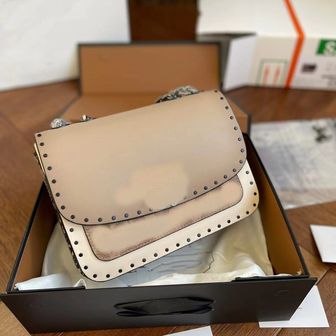 Designer Handbags Shoulder Chain Bags Clutch Bags High Quality Leather Wallets Stylish Women's Crossbody Bags Khaki, Two-color
Designer Handbags Shoulder Chain Bags Clutch Bags High Quality Leather Wallets Stylish Women's Crossbody Bags Khaki, Two-color