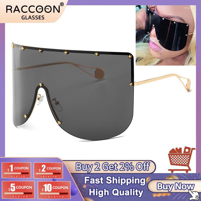Sunglasses Stars Rivet Oversized Shield Rimless Women Goggle Luxe Brand Design One-Piece Windproof Sun Glasses Large Visor MaskSunglasses
Sunglasses Stars Rivet Oversized Shield Rimless Women Goggle Luxe Brand Design One-Piece Windproof Sun Glasses Large Visor MaskSunglasses