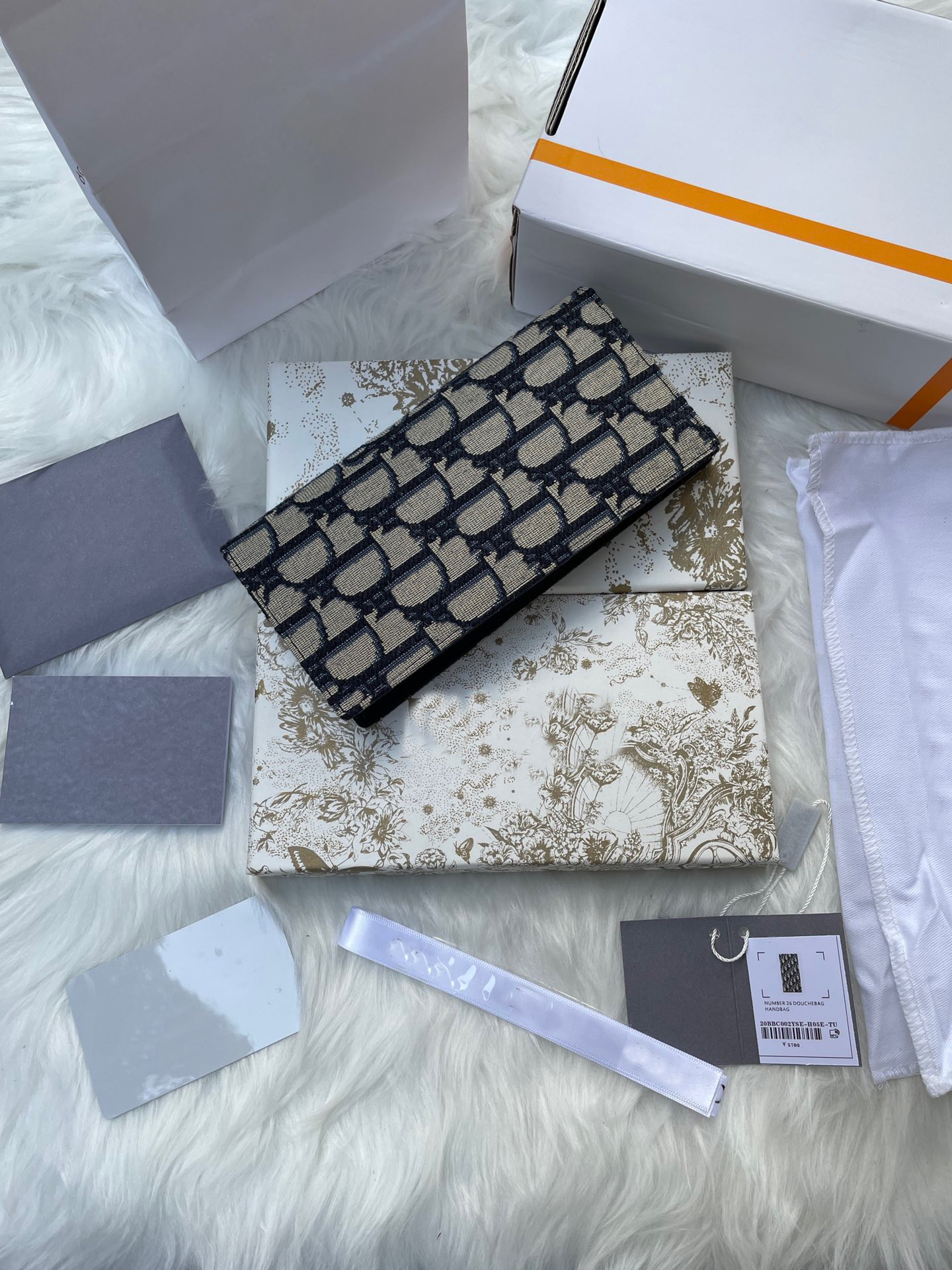 Fashion Women's Handbags New Wallet Europe and the United States d Brand Small Short 30% Off Student Korean Version Zero Women Card Foreskin Clip Mans 011
Fashion Women's Handbags New Wallet Europe and the United States d Brand Small Short 30% Off Student Korean Version Zero Women Card Foreskin Clip Mans 011