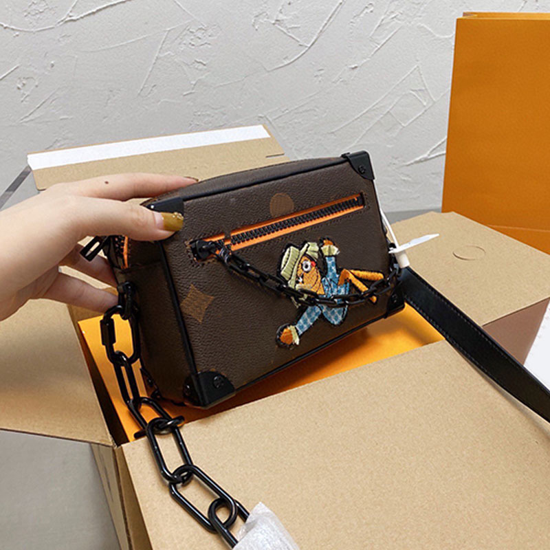 Chain Crossbody Bag Square Women Handbags Purse Zipper Box Fashion Letter Cartoon Printing Shoulder Bags Cell Phone Pocket Cross Body Clutch Wallets
Chain Crossbody Bag Square Women Handbags Purse Zipper Box Fashion Letter Cartoon Printing Shoulder Bags Cell Phone Pocket Cross Body Clutch Wallets