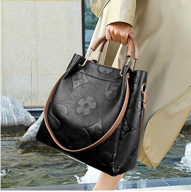 Big Women Bucket Bag Female Shoulder Bags Large Size Vintage Soft Leather Lady Cross Body Handbag for Women Hobos 30cm, Delivery as shown
Big Women Bucket Bag Female Shoulder Bags Large Size Vintage Soft Leather Lady Cross Body Handbag for Women Hobos 30cm, Delivery as shown