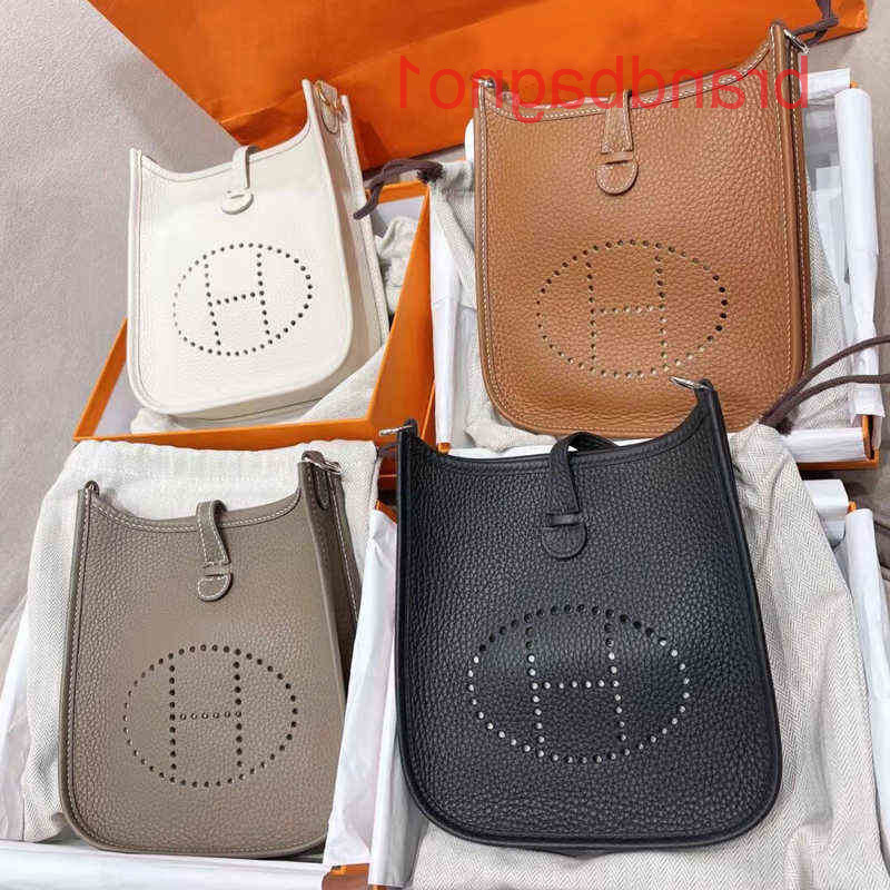 2022 Designer Bags Outlet Evelyn Herme 2022 H Bag Mini messenger bag Togo leather fas 5KUH, Dark blue 17cm silk scarf + pony + gift
2022 Designer Bags Outlet Evelyn Herme 2022 H Bag Mini messenger bag Togo leather fas 5KUH, Dark blue 17cm silk scarf + pony + gift