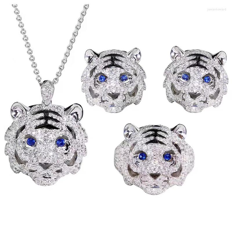 Chains Selling High Quality Zirconia Tiger Head Necklace Ladies Clavicle Chain Birthday Party Luxury Jewelry GiftChains ChainsChains
Chains Selling High Quality Zirconia Tiger Head Necklace Ladies Clavicle Chain Birthday Party Luxury Jewelry GiftChains ChainsChains