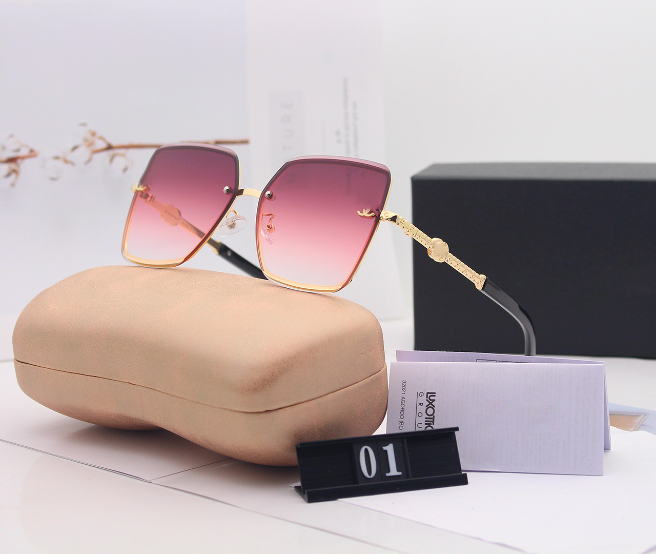 C Sunglasses large frame womens glasses gradient color frameless mens luxury SUN GLASS BRAND
C Sunglasses large frame womens glasses gradient color frameless mens luxury SUN GLASS BRAND