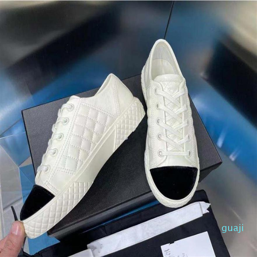 Small white shoes thick bottom lace-up embroidery women's low-top casual sports shoe leather black-white matching flat
Small white shoes thick bottom lace-up embroidery women's low-top casual sports shoe leather black-white matching flat