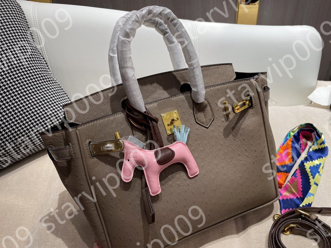 Designers shoulder bag luxurious tote Famous purse handbag message bags cluth top quality classic Genuine leather Crossbody Gift Box Scarf crozzling 30CM, 30cm b
Designers shoulder bag luxurious tote Famous purse handbag message bags cluth top quality classic Genuine leather Crossbody Gift Box Scarf crozzling 30CM, 30cm b