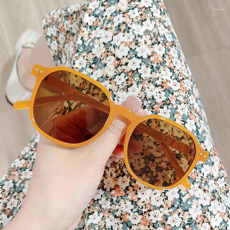 Sunglasses 2022 Women Vintage Simple Sun Glasses For Milk Tea Color Eyewear Fashion Beige Decorative GlassesSunglasses
Sunglasses 2022 Women Vintage Simple Sun Glasses For Milk Tea Color Eyewear Fashion Beige Decorative GlassesSunglasses