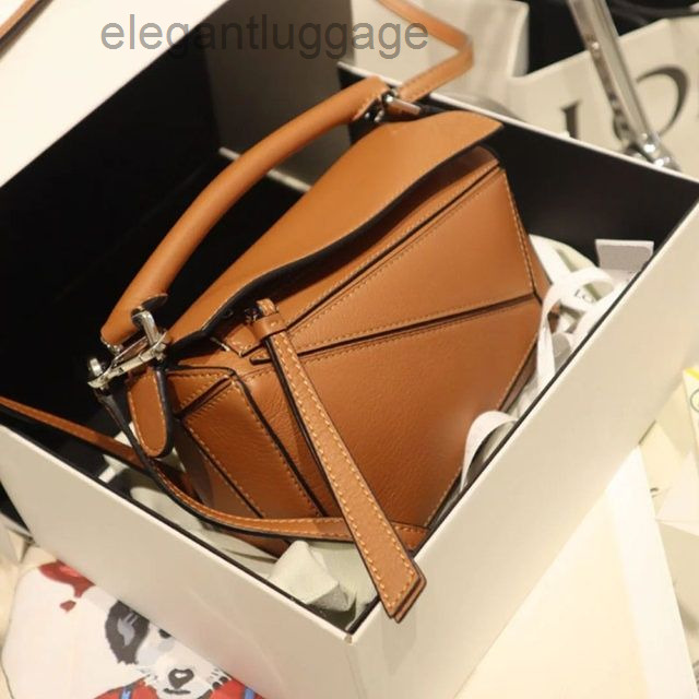 Handbag brand loews Evening bags Shoulder Bag 2022 Women Designer Puzzles Lingge Splicing Geometric Mini Leath AT07, Caramel small lychee
Handbag brand loews Evening bags Shoulder Bag 2022 Women Designer Puzzles Lingge Splicing Geometric Mini Leath AT07, Caramel small lychee