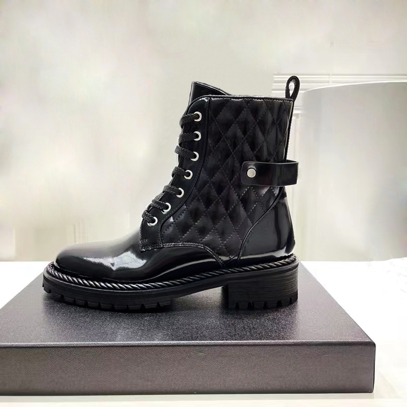 luxurious designer Fashion Women Martin Boots Cowskin Leather High end top level quality Knight Boot laces Adjustable zipper opening Black Ladies Outdoor Bootie
luxurious designer Fashion Women Martin Boots Cowskin Leather High end top level quality Knight Boot laces Adjustable zipper opening Black Ladies Outdoor Bootie