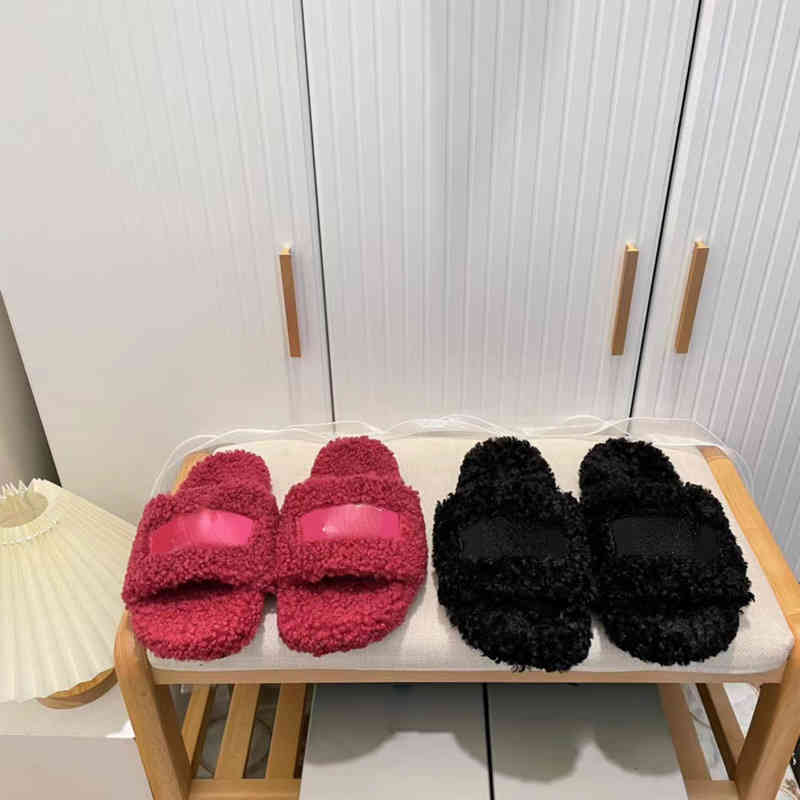 Slippers 2022 autumn winter New Par colored male and female couples wear lamb wool slippers with thick soles, Red
Slippers 2022 autumn winter New Par colored male and female couples wear lamb wool slippers with thick soles, Red