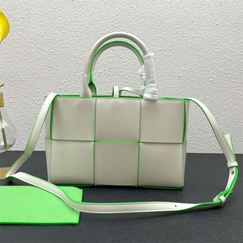 New Small Acro Tote Bag Intreccio Grained Leather Designer Leather String Closure Handbag Bonded Suede Lining Women Shoulder Bags
New Small Acro Tote Bag Intreccio Grained Leather Designer Leather String Closure Handbag Bonded Suede Lining Women Shoulder Bags
