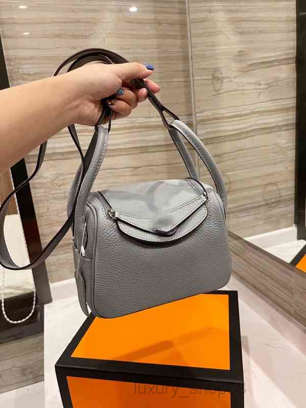 Crossbody Shoulder Bags Luxury Brand Fashion Simple Small Square Wallet Women's Designer Leather Capacity Handbags
Crossbody Shoulder Bags Luxury Brand Fashion Simple Small Square Wallet Women's Designer Leather Capacity Handbags