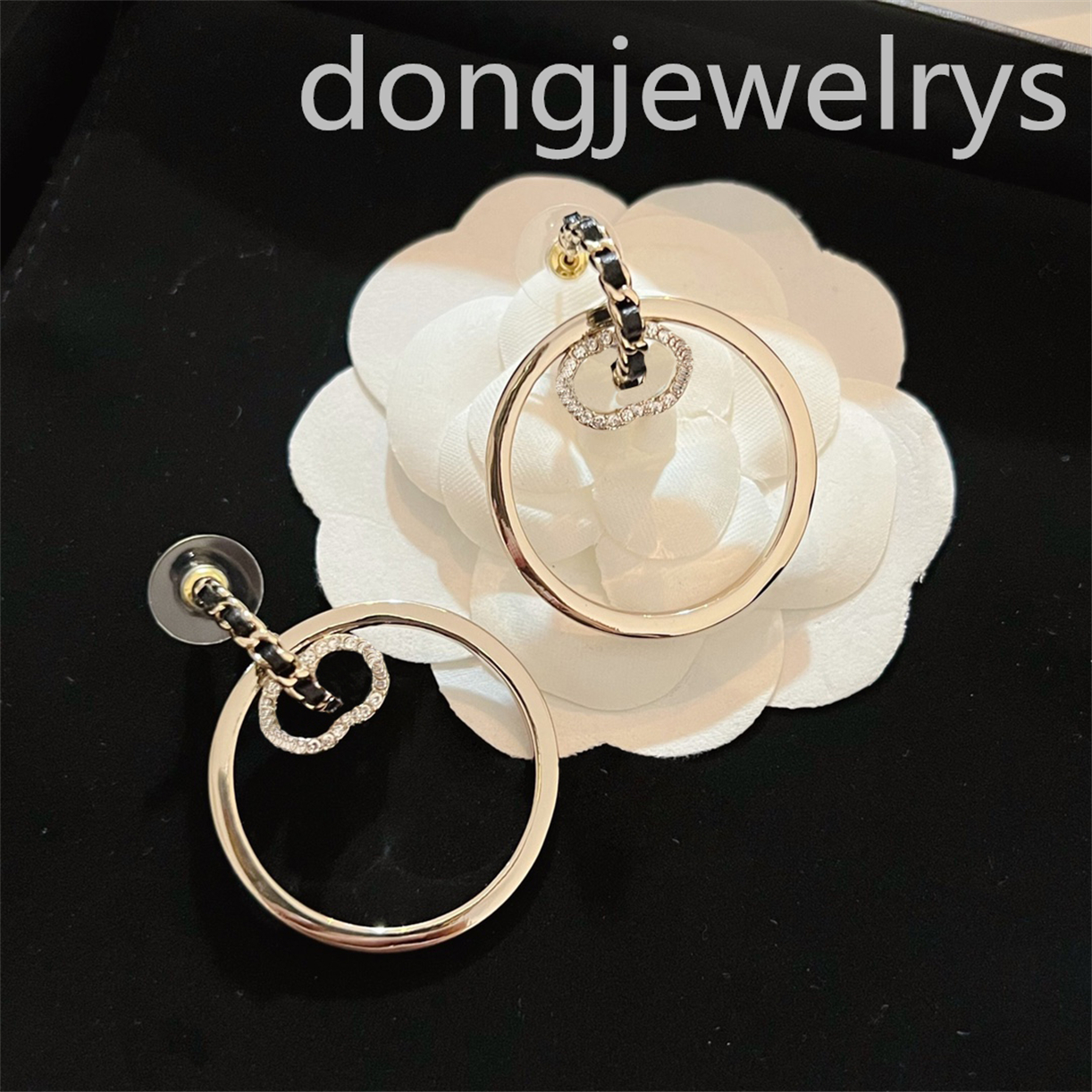 Stainless Steel Circle Earings Pretty Exquisite Classic Design Earrings Women Charm Studs Silver Colors Luxury Jewelry Dongjewelrys
Stainless Steel Circle Earings Pretty Exquisite Classic Design Earrings Women Charm Studs Silver Colors Luxury Jewelry Dongjewelrys