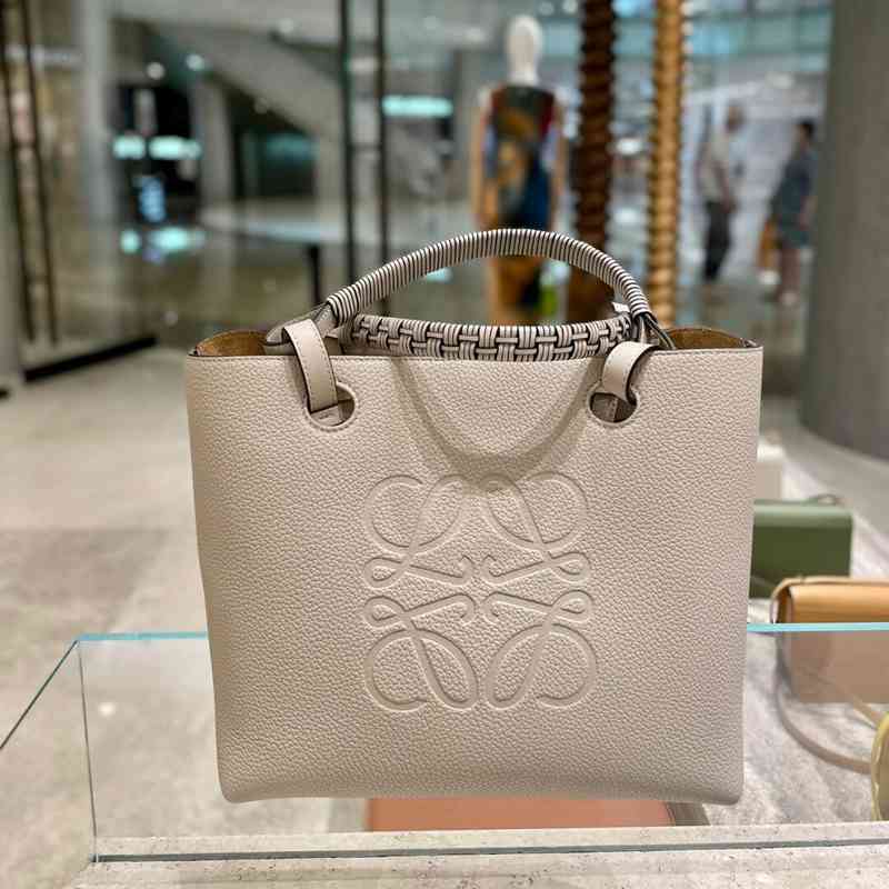 Designer bags Loew's bag woman's handbag New Anagram Tote Grain Woven Bag Handbag Women's classic brand luxury bags single shoulder high quality, Figure 1
Designer bags Loew's bag woman's handbag New Anagram Tote Grain Woven Bag Handbag Women's classic brand luxury bags single shoulder high quality, Figure 1
