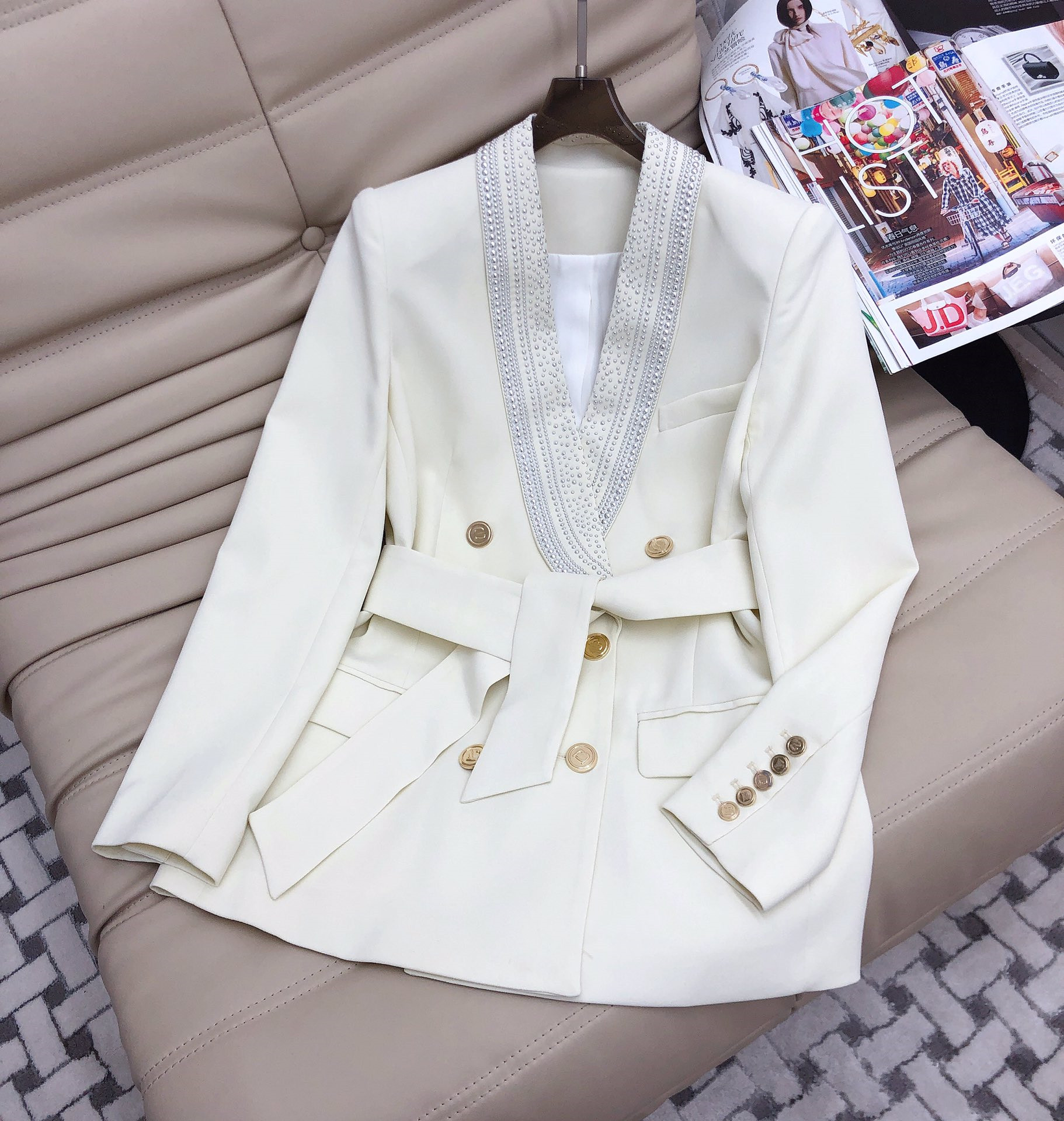 Balm2022 New Women's Fall Winter western suit jacket Women's logo Coat designer Fashion High Quality Leisure Spring Coat birthday gift Christmas, White
Balm2022 New Women's Fall Winter western suit jacket Women's logo Coat designer Fashion High Quality Leisure Spring Coat birthday gift Christmas, White