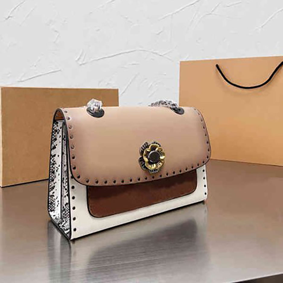 Panel Casual Square Shoulder Bags Men Handbag Adjustable Shoulder Straps Leather Designer Crobody Male Outdoor Sports Purses top quality Flower Lock Snakeskin
Panel Casual Square Shoulder Bags Men Handbag Adjustable Shoulder Straps Leather Designer Crobody Male Outdoor Sports Purses top quality Flower Lock Snakeskin