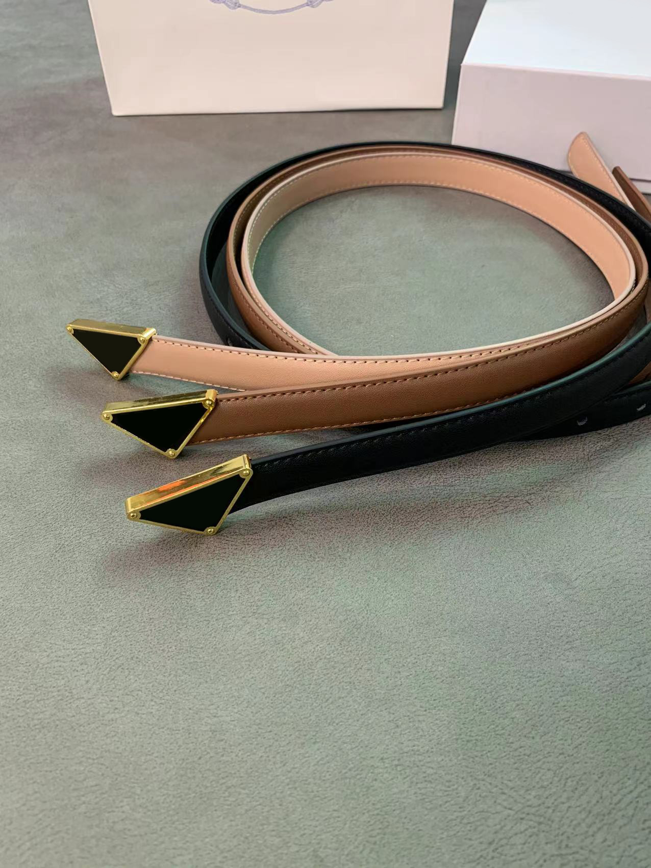 Fashion Classic Belt For Men Women Luxurys Designer Belts Black Smooth Buckle Genuine Leather Width 1.8CM Waistband With Box, Add origial box
Fashion Classic Belt For Men Women Luxurys Designer Belts Black Smooth Buckle Genuine Leather Width 1.8CM Waistband With Box, Add origial box