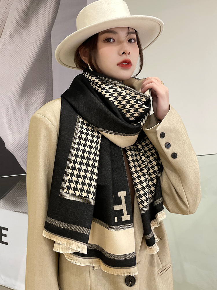 Shawls Scarves 2022 new H letter imitation cashmere female qianniao jacquard versatile shawl double-sided thickened scarf
Shawls Scarves 2022 new H letter imitation cashmere female qianniao jacquard versatile shawl double-sided thickened scarf