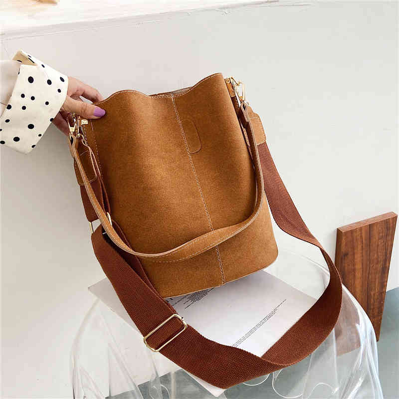 HBP Shopping Bags Autumn Winter Women's tote Bag Simple Large Capacity Single Shoulder Messenger Bag Broadband Damp Frosted Bucket Damp handBag 220826, Red
HBP Shopping Bags Autumn Winter Women's tote Bag Simple Large Capacity Single Shoulder Messenger Bag Broadband Damp Frosted Bucket Damp handBag 220826, Red