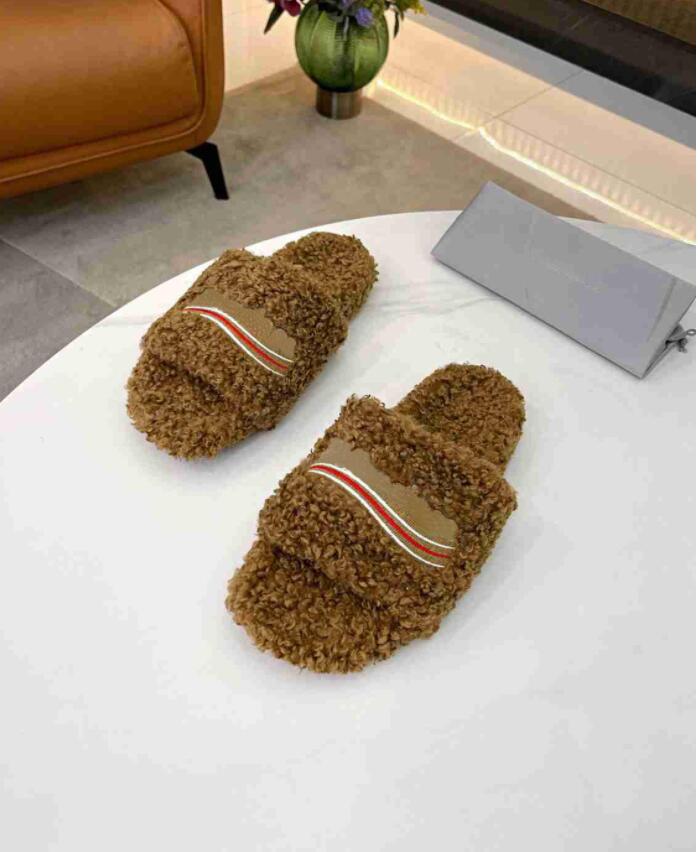 Women Slippers Paseo Comfort Flat Mules wool shoes flats luxury Designer Paris Sheepskin fluff Sandals size 35-41, Green
Women Slippers Paseo Comfort Flat Mules wool shoes flats luxury Designer Paris Sheepskin fluff Sandals size 35-41, Green