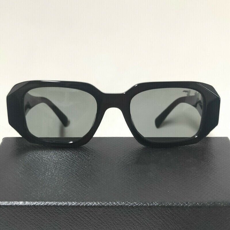 2022 Summer Sunglasses Man Woman 17w Unisex Fashion Glasses Retro Small Frame Design UV400 2 Color Optional Top Quality Womens Come With Package
2022 Summer Sunglasses Man Woman 17w Unisex Fashion Glasses Retro Small Frame Design UV400 2 Color Optional Top Quality Womens Come With Package
