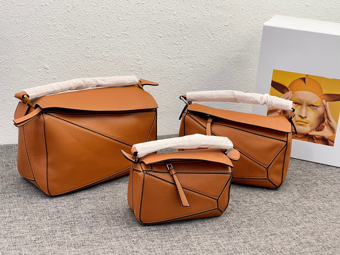 Designers Top Designer Bags Womens Purse Tote Handbags Fashion Style Luxury Far Geometry Bag Leather High Quality Tote Handbag Size 29cm13cm19cm, Package
Designers Top Designer Bags Womens Purse Tote Handbags Fashion Style Luxury Far Geometry Bag Leather High Quality Tote Handbag Size 29cm13cm19cm, Package