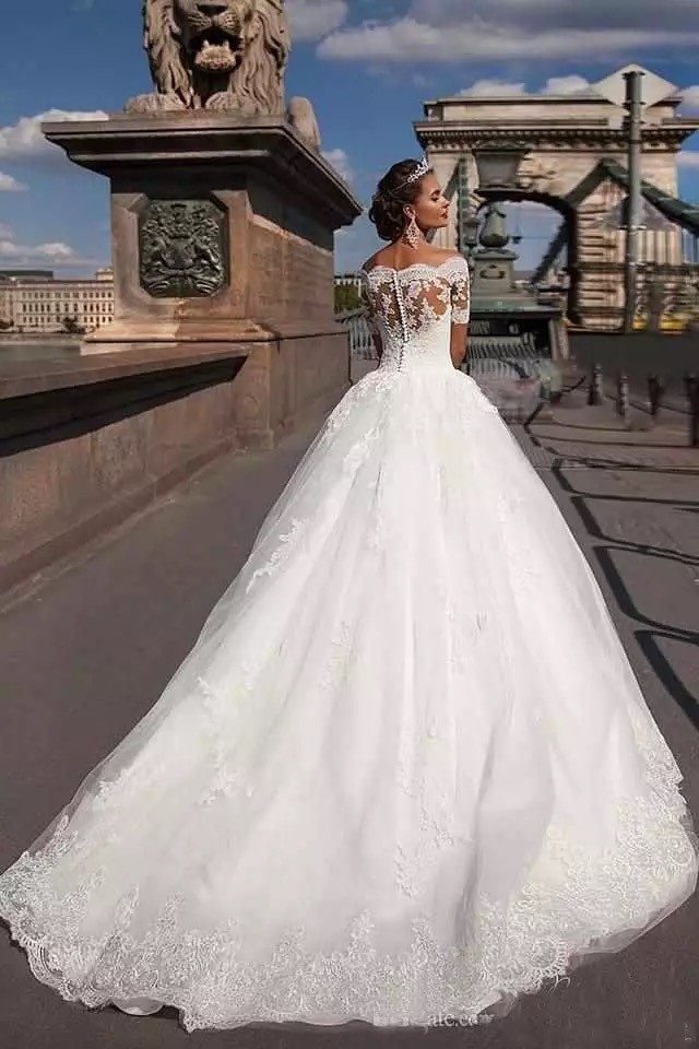 Vintage Ball Wedding Dresses Lace Appliqued Plus Size Dubai Bridal Gown With Cathedral Train 403 6660311