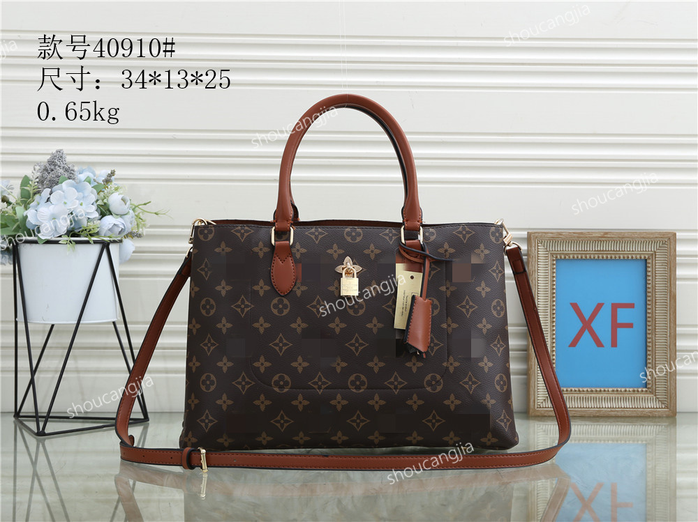 Designers Women Shoulder Messenger Travel bag Classic Style Fashion Flowers Lady Totes Luxury handbags Gold key lock, As the picture shows
Designers Women Shoulder Messenger Travel bag Classic Style Fashion Flowers Lady Totes Luxury handbags Gold key lock, As the picture shows