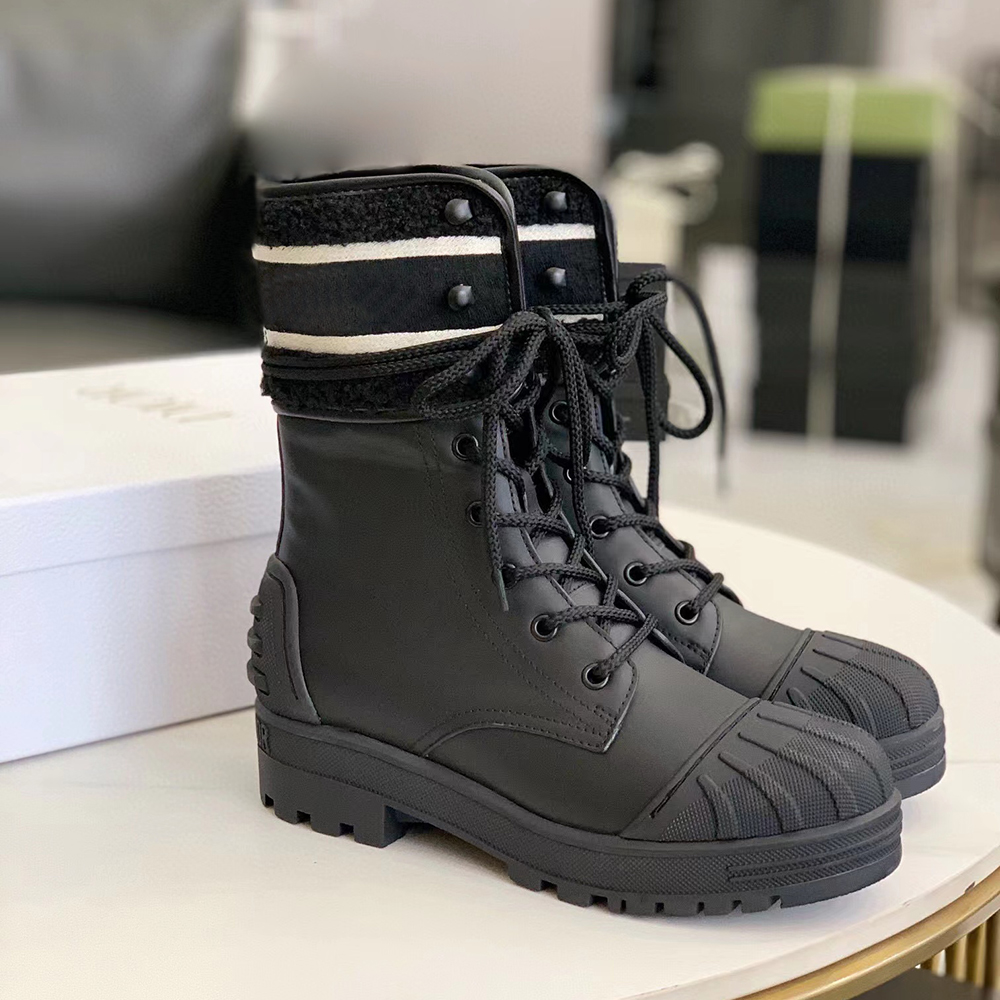 New productsblack Beige mid-calf ankle Biker Boots Shell toe low heel lace-up booties Embroidered logo luxury designers shoes Women chunky combat boot With box, Black
New productsblack Beige mid-calf ankle Biker Boots Shell toe low heel lace-up booties Embroidered logo luxury designers shoes Women chunky combat boot With box, Black
