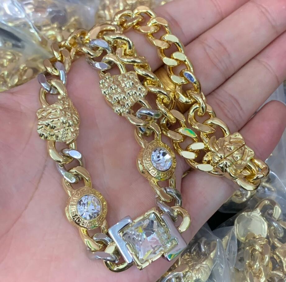 Fashion designed Pendant hollow out Greca women chain necklace Banshee Medusa head portrait 18K gold plated ladies necklaces Designer Jewelry VSET022
Fashion designed Pendant hollow out Greca women chain necklace Banshee Medusa head portrait 18K gold plated ladies necklaces Designer Jewelry VSET022