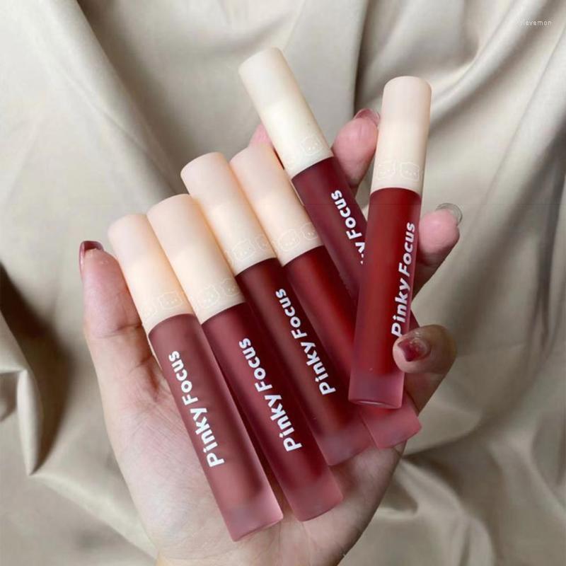 Lip Gloss 3.5g Matte Lipstick Foggy Effect Soft Brush Delicate Beautiful Non-fade Easy To Color Bear Pattern Velvet Paste
Lip Gloss 3.5g Matte Lipstick Foggy Effect Soft Brush Delicate Beautiful Non-fade Easy To Color Bear Pattern Velvet Paste