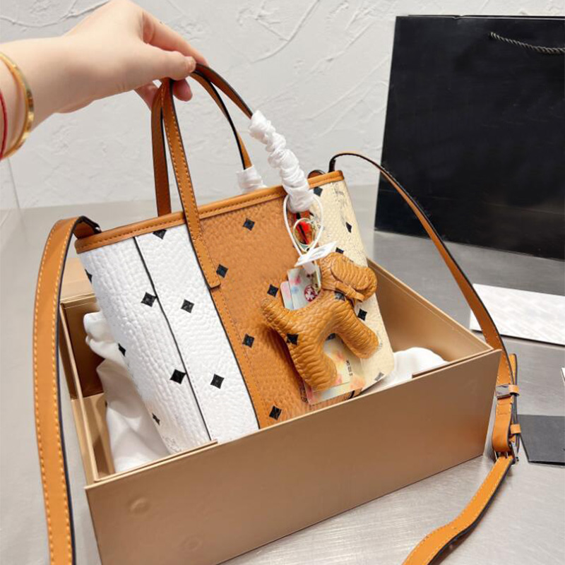 Shopping Bags Crafty ONTHEGO PM WOMEN luxurys designers bags Monograms genuine leather lady Handbags messenger crossbody shoulder bag Totes Wallet backpack
Shopping Bags Crafty ONTHEGO PM WOMEN luxurys designers bags Monograms genuine leather lady Handbags messenger crossbody shoulder bag Totes Wallet backpack