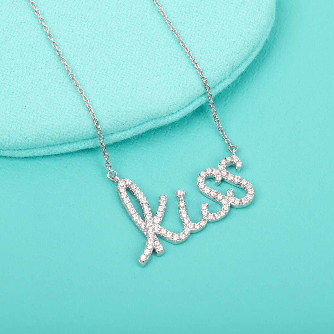 S925 Silver Charm pendant necklace kiss words with diamond in platinum color plated have stamp velet bag PS4333A
S925 Silver Charm pendant necklace kiss words with diamond in platinum color plated have stamp velet bag PS4333A