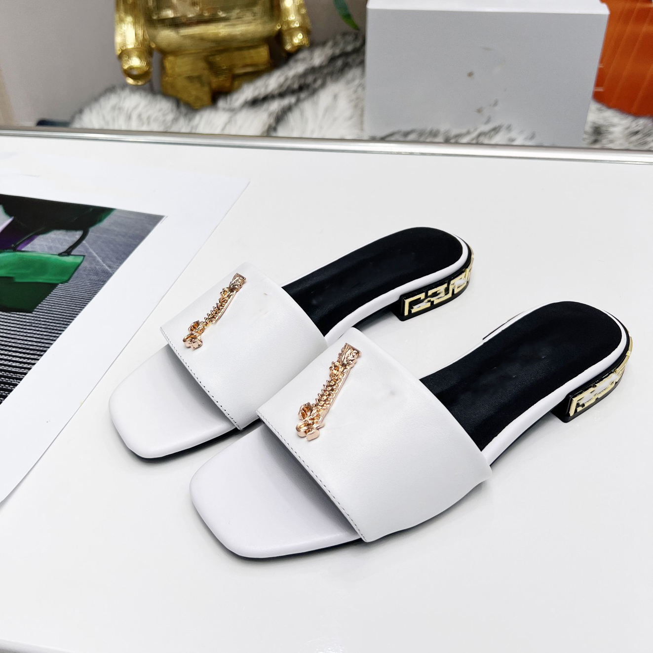 Designer Women Summer Shoes Flat Slippers La Medusa Sandals Ladies Mules Fashion Leather Beauty Head Woman jy, 12
Designer Women Summer Shoes Flat Slippers La Medusa Sandals Ladies Mules Fashion Leather Beauty Head Woman jy, 12