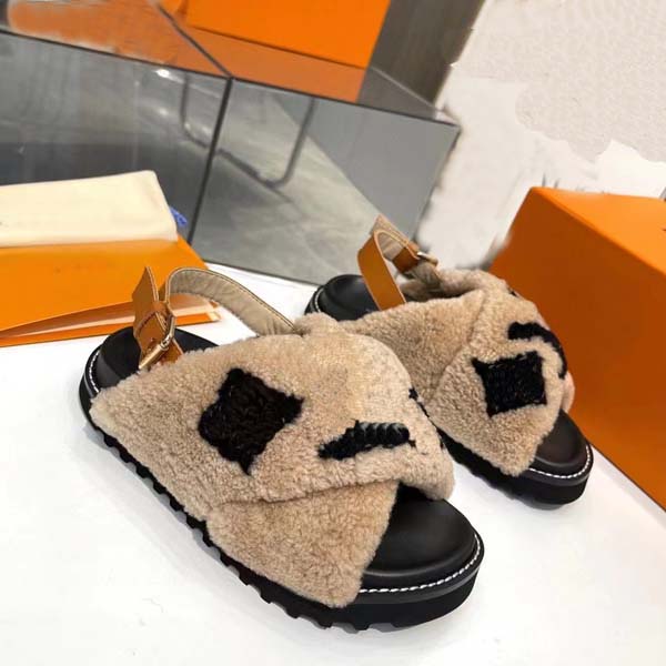 Womens Sandals New woolen Sheepskin Winter slippers fur one piece lamb wool warm and comfortable wear resistant flat Indoor casual shoes, Grey
Womens Sandals New woolen Sheepskin Winter slippers fur one piece lamb wool warm and comfortable wear resistant flat Indoor casual shoes, Grey